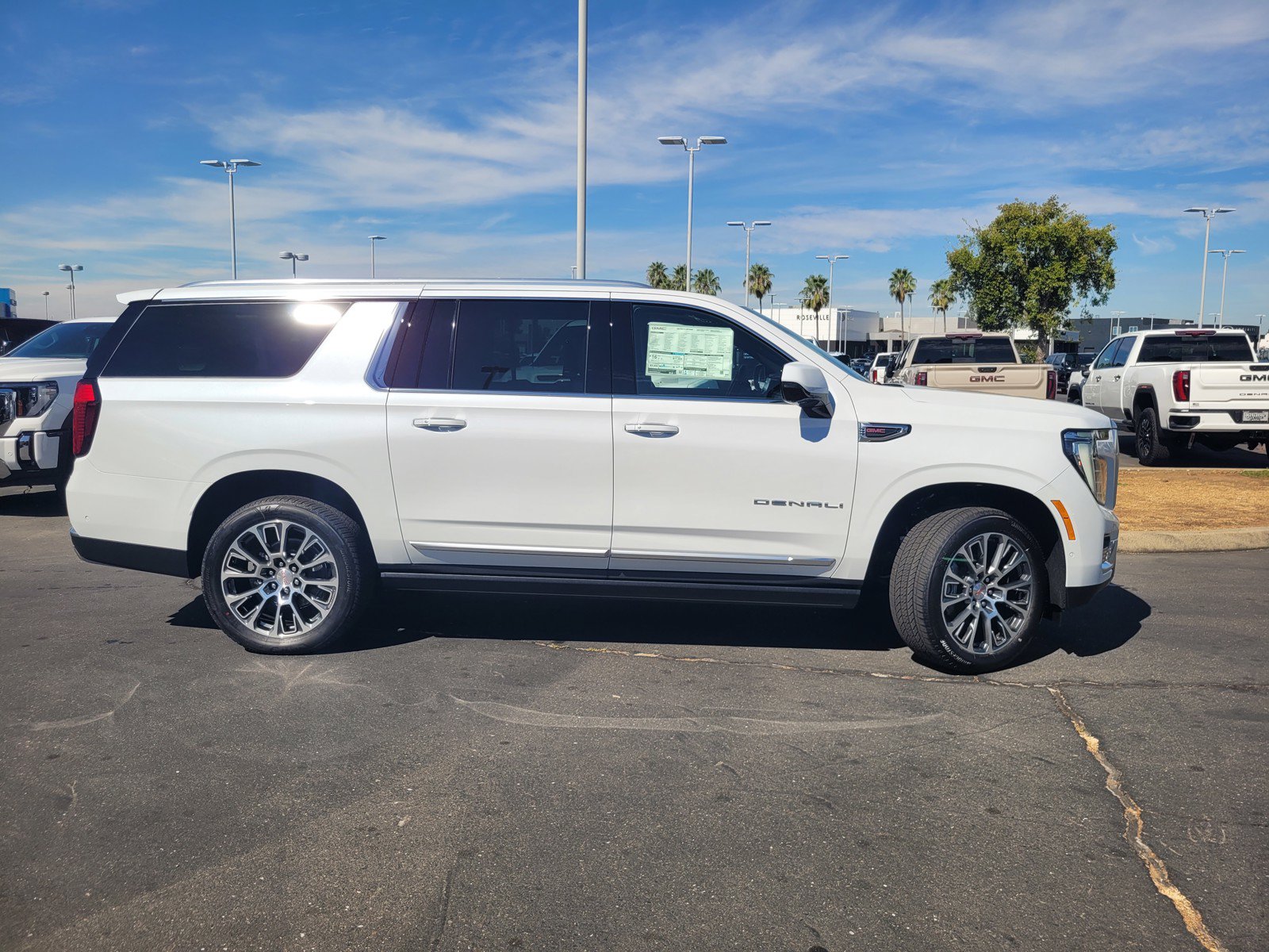 New 2026 GMC Yukon XL Denali w/ Denali Reserve Package AWD/4WD image 3