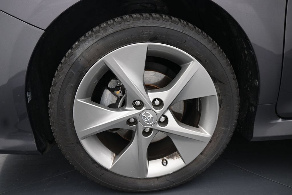 Used 2014 Toyota Camry SE w/ Leather Package FWD image 14