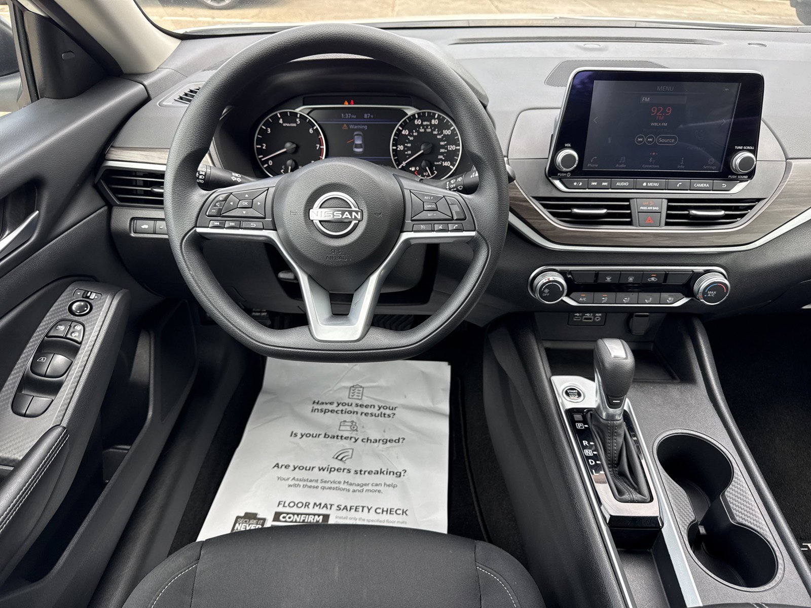 Used 2025 Nissan Altima 2.5 SV FWD image 15