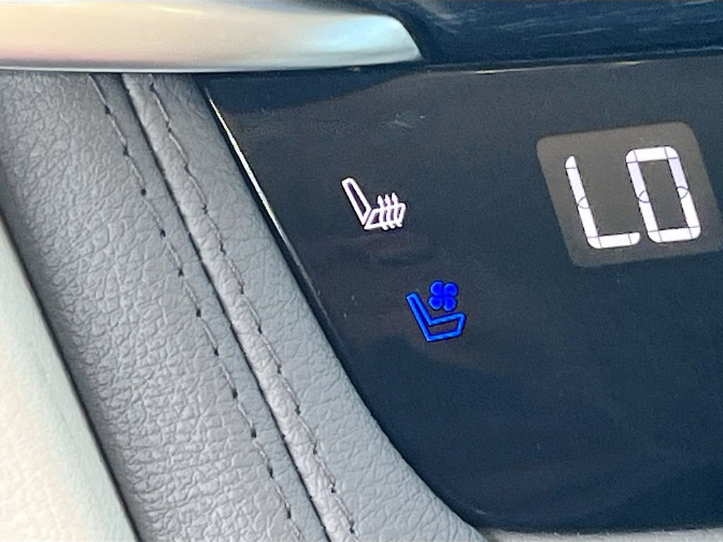 Used 2025 Cadillac XT6 Premium Luxury FWD image 21