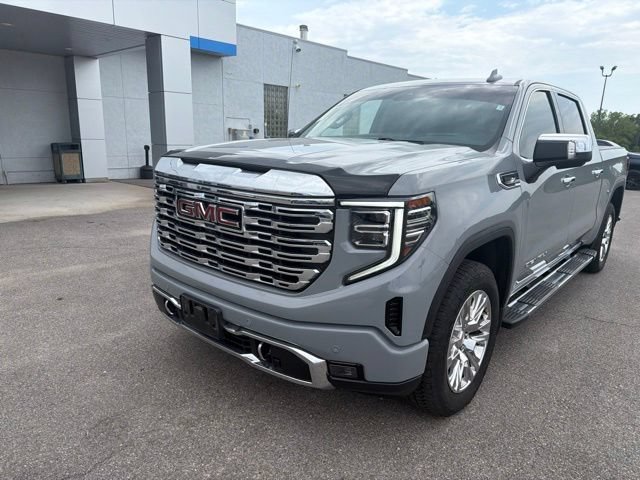 Used 2024 GMC Sierra 1500 Denali w/ Technology Package AWD/4WD image 3