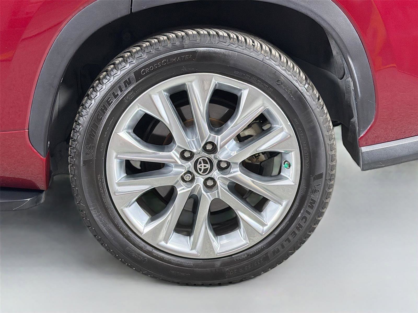 Used 2021 Toyota Highlander Limited image 32