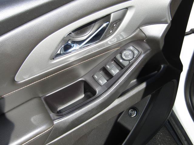 Used 2020 Chevrolet Traverse LT w/ Driver Confidence II Package AWD/4WD image 17