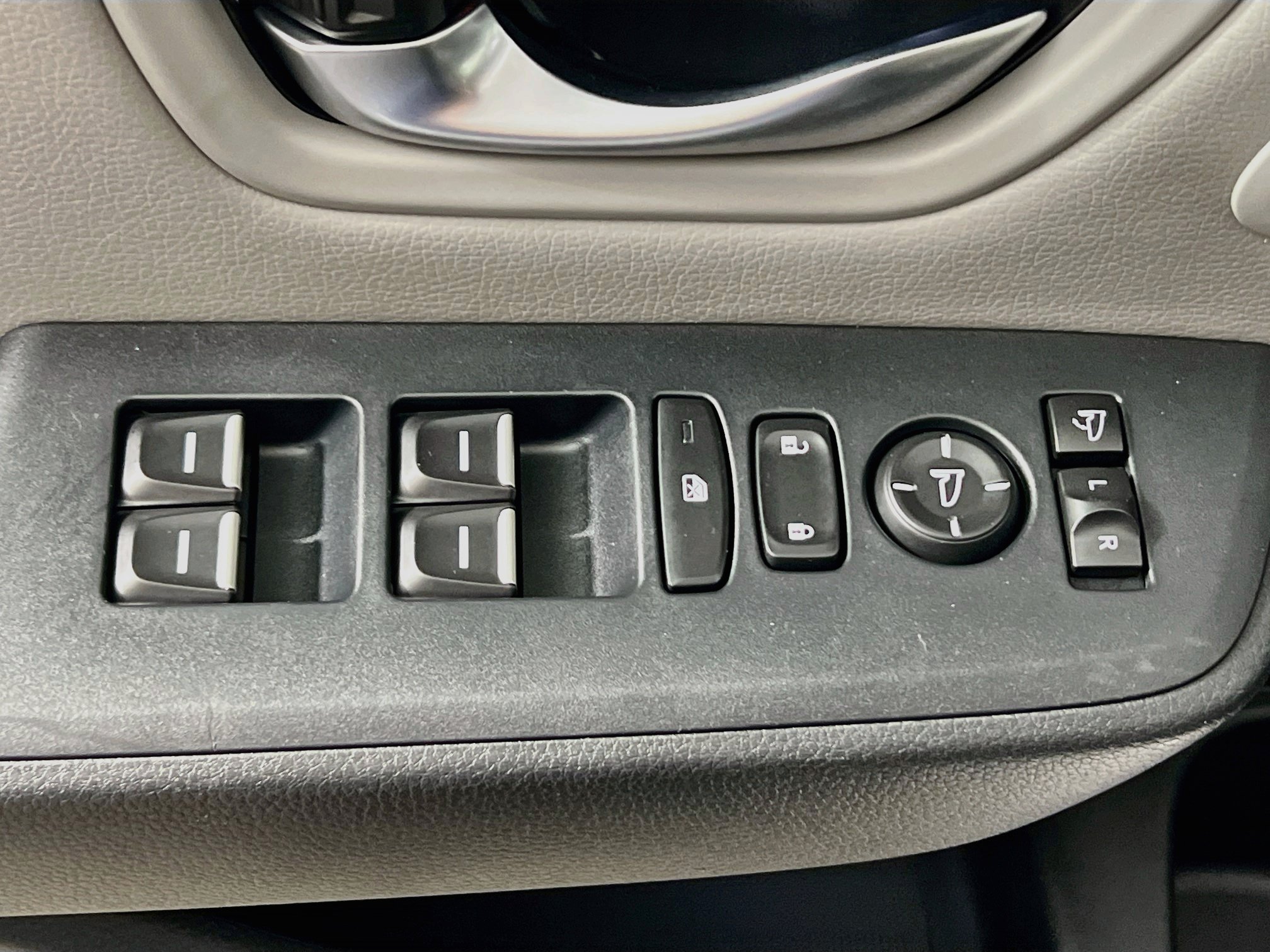 Used 2025 Honda Pilot Elite image 16