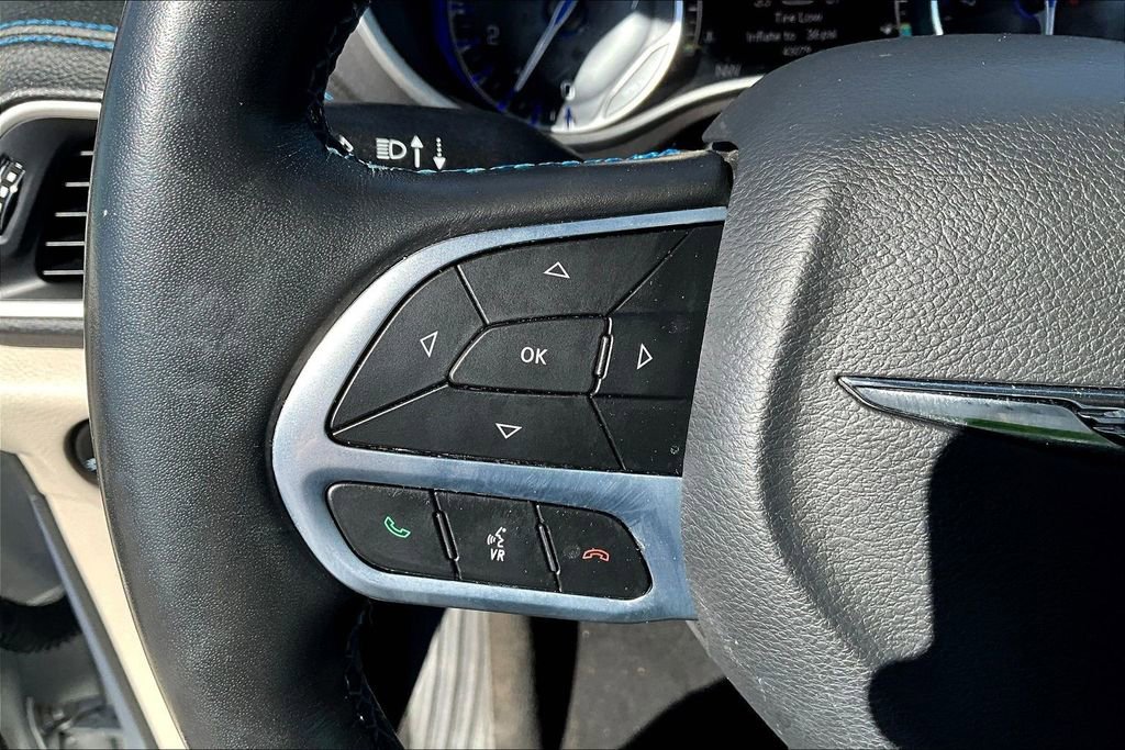 Used 2021 Chrysler Pacifica Touring-L image 24