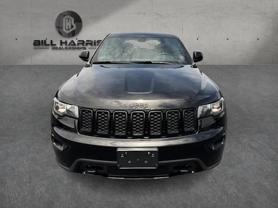 Used 2018 Jeep Grand Cherokee Laredo AWD/4WD image 2