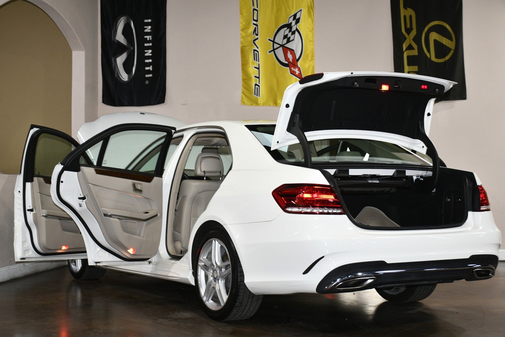 Used 2014 Mercedes-Benz E 350 4MATIC Sedan image 92