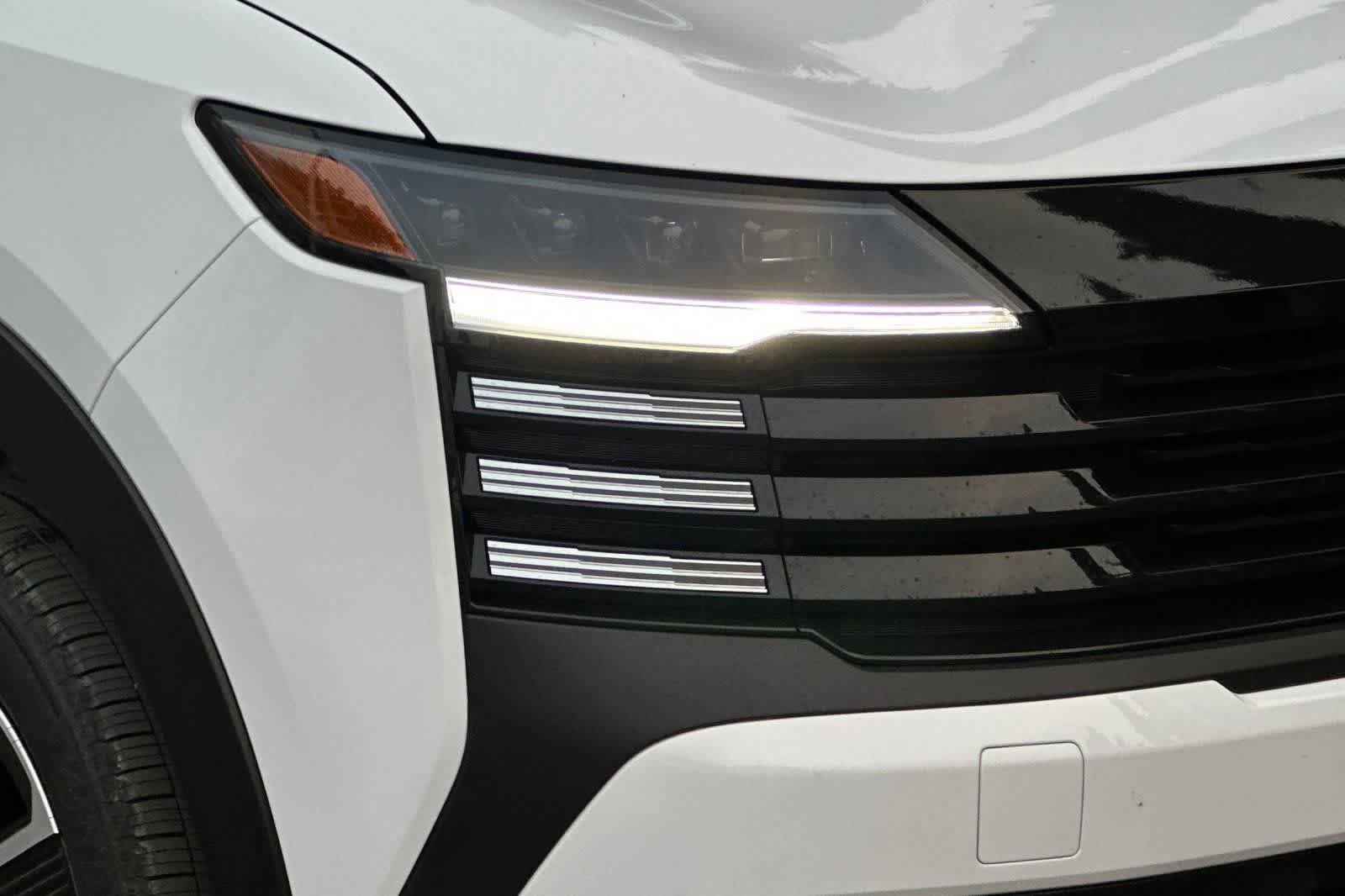 New 2026 Nissan Kicks SV AWD/4WD image 32