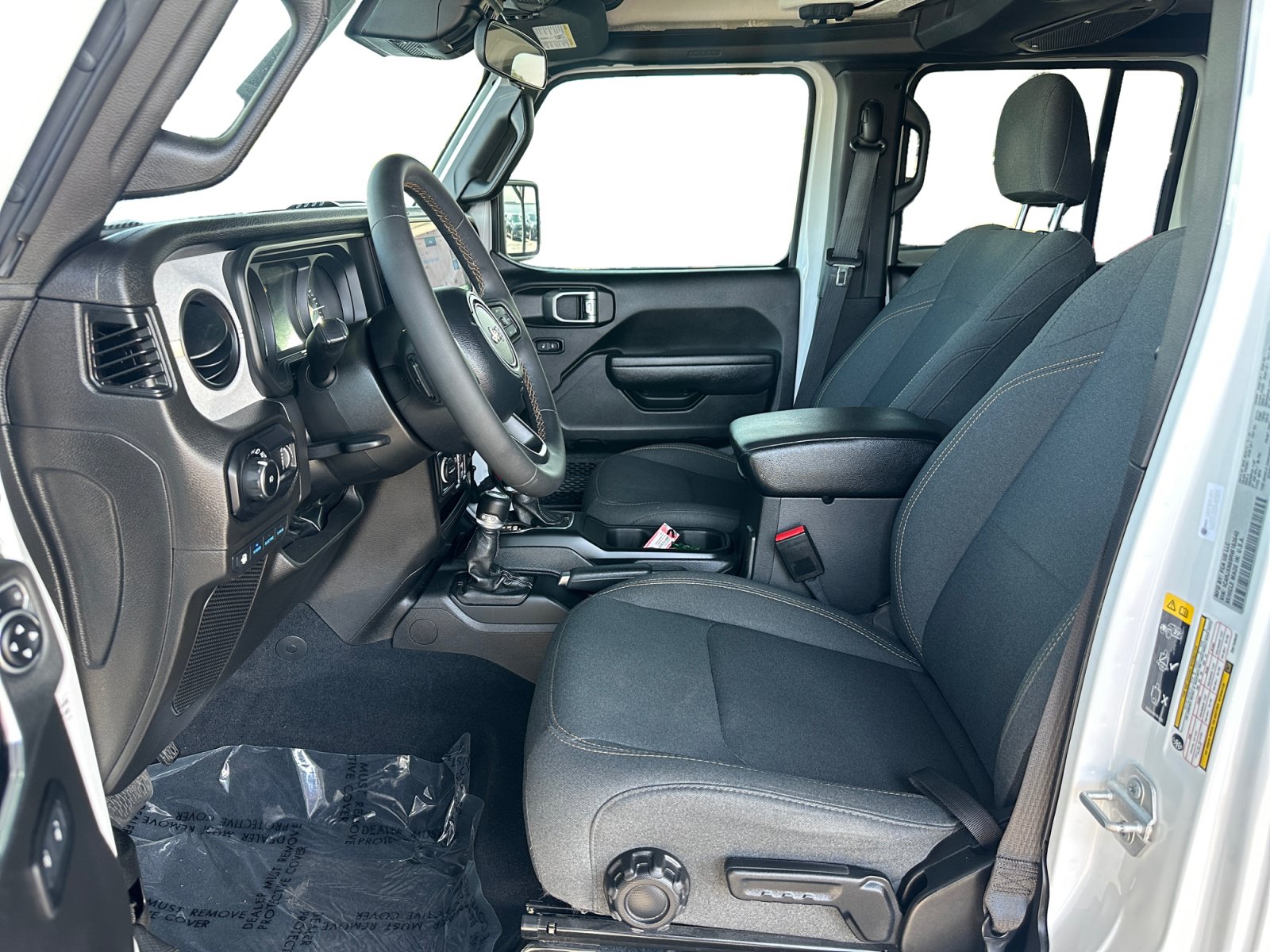 Used 2024 Jeep Wrangler Unlimited AWD/4WD image 9