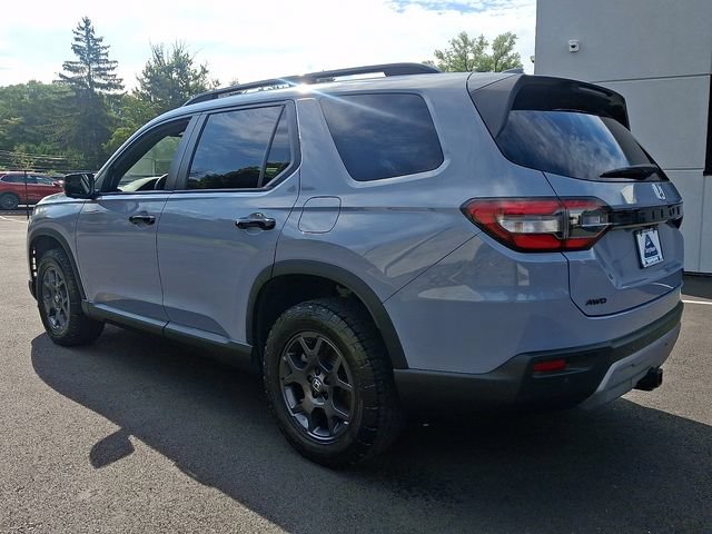 Certified 2025 Honda Pilot TrailSport image 4
