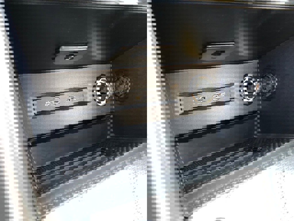 New 2025 Volkswagen Taos SEL image 25