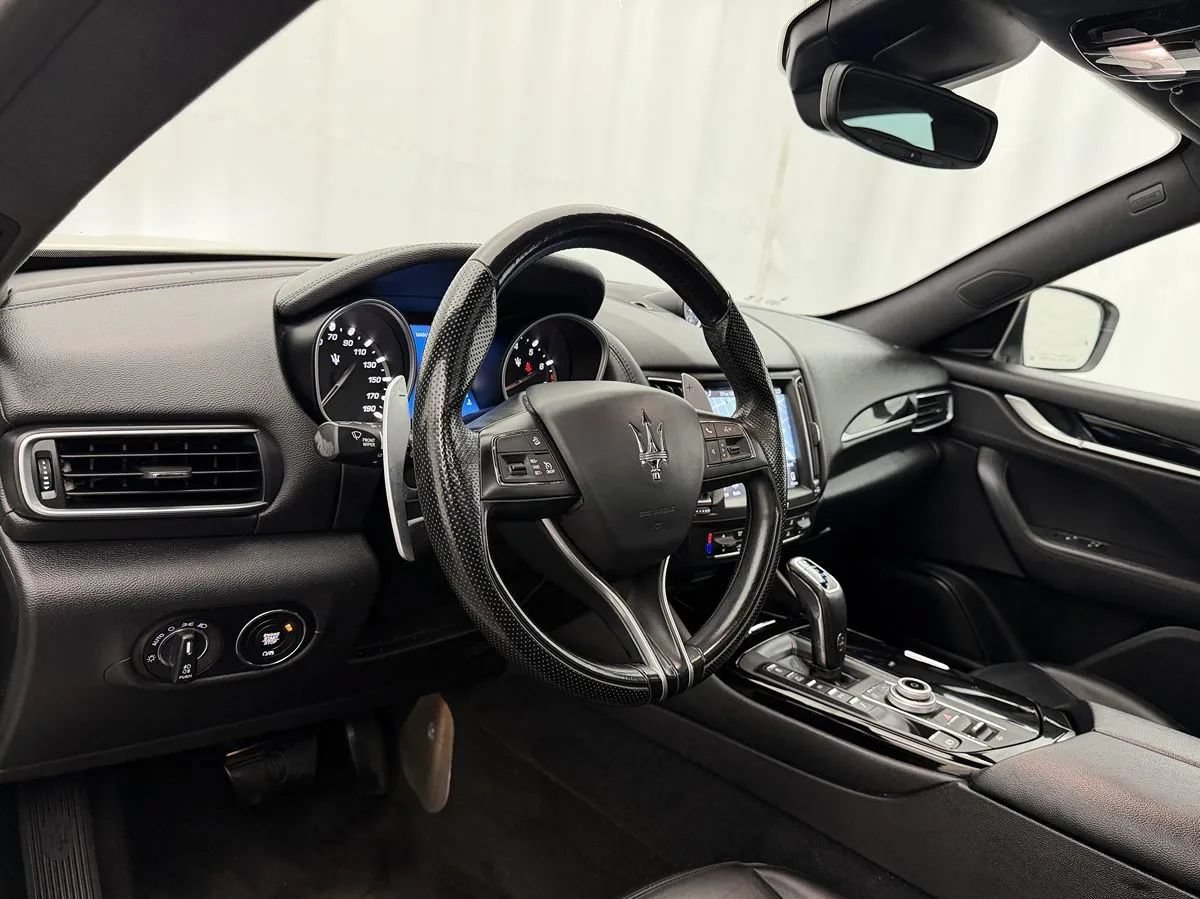 Used 2020 Maserati Levante S AWD/4WD image 6