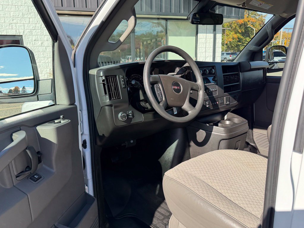Used 2025 GMC Savana 3500 LT w/ LT Preferred Equipment Group RWD image 19