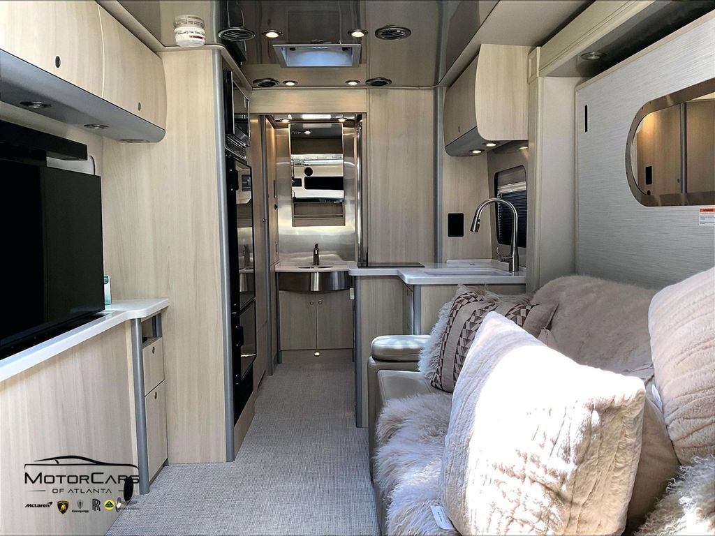 Used 2023 Mercedes-Benz Sprinter 4500 image 30