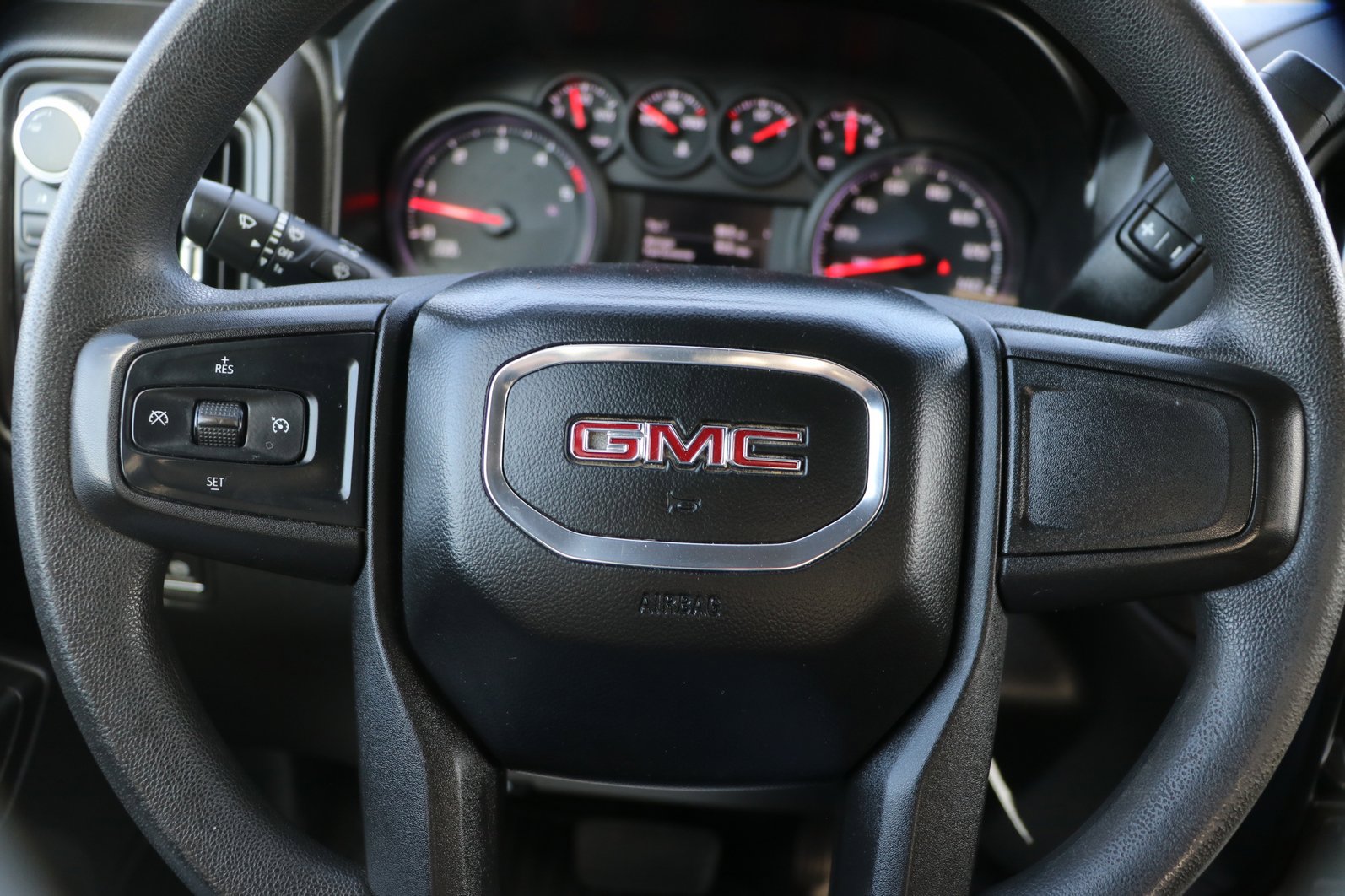 Used 2020 GMC Sierra 3500 4x4 Crew Cab w/ Gooseneck/5TH Wheel Package image 17