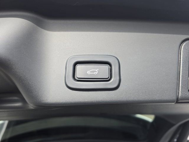 Used 2020 Land Rover Range Rover Evoque SE image 13