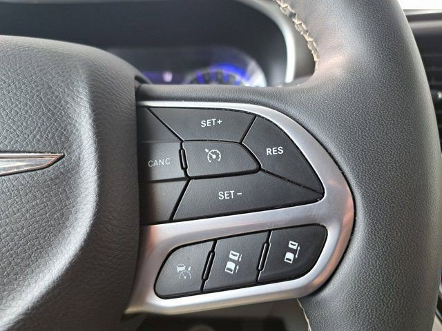 Used 2024 Chrysler Pacifica Touring-L FWD image 18