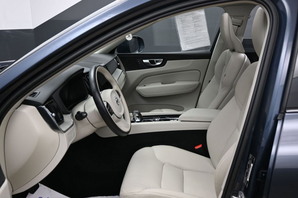 Used 2023 Volvo XC60 B5 Plus w/ Protection Package Premier image 17