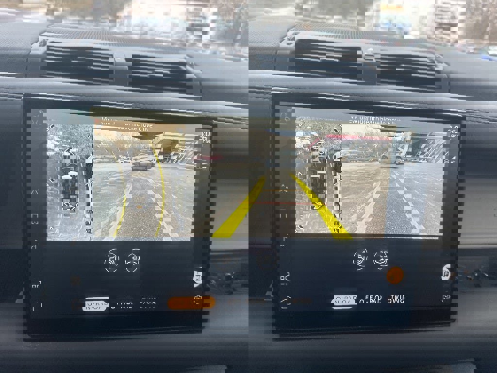 Used 2024 Land Rover Defender 110 SE image 12