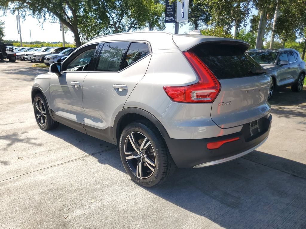 Certified 2023 Volvo XC40 B4 Core w/ Convenience Package FWD image 4