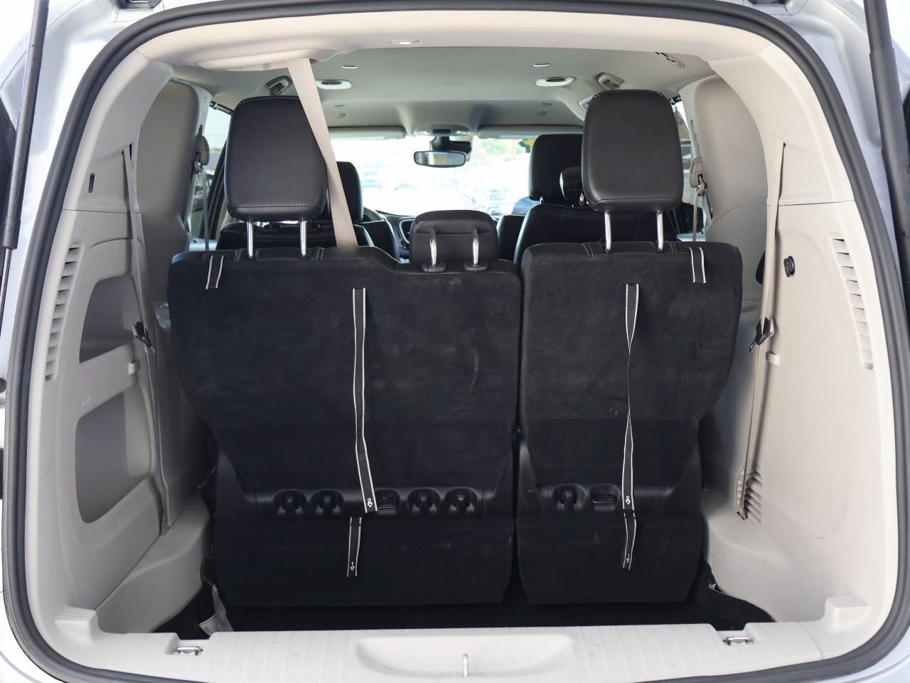 Certified 2024 Chrysler Pacifica Touring-L FWD image 12