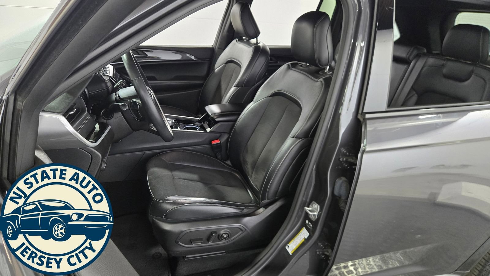 Used 2023 Jeep Grand Cherokee Altitude image 26
