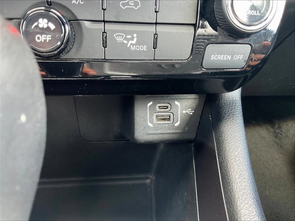 Used 2024 Jeep Compass Latitude AWD/4WD image 16