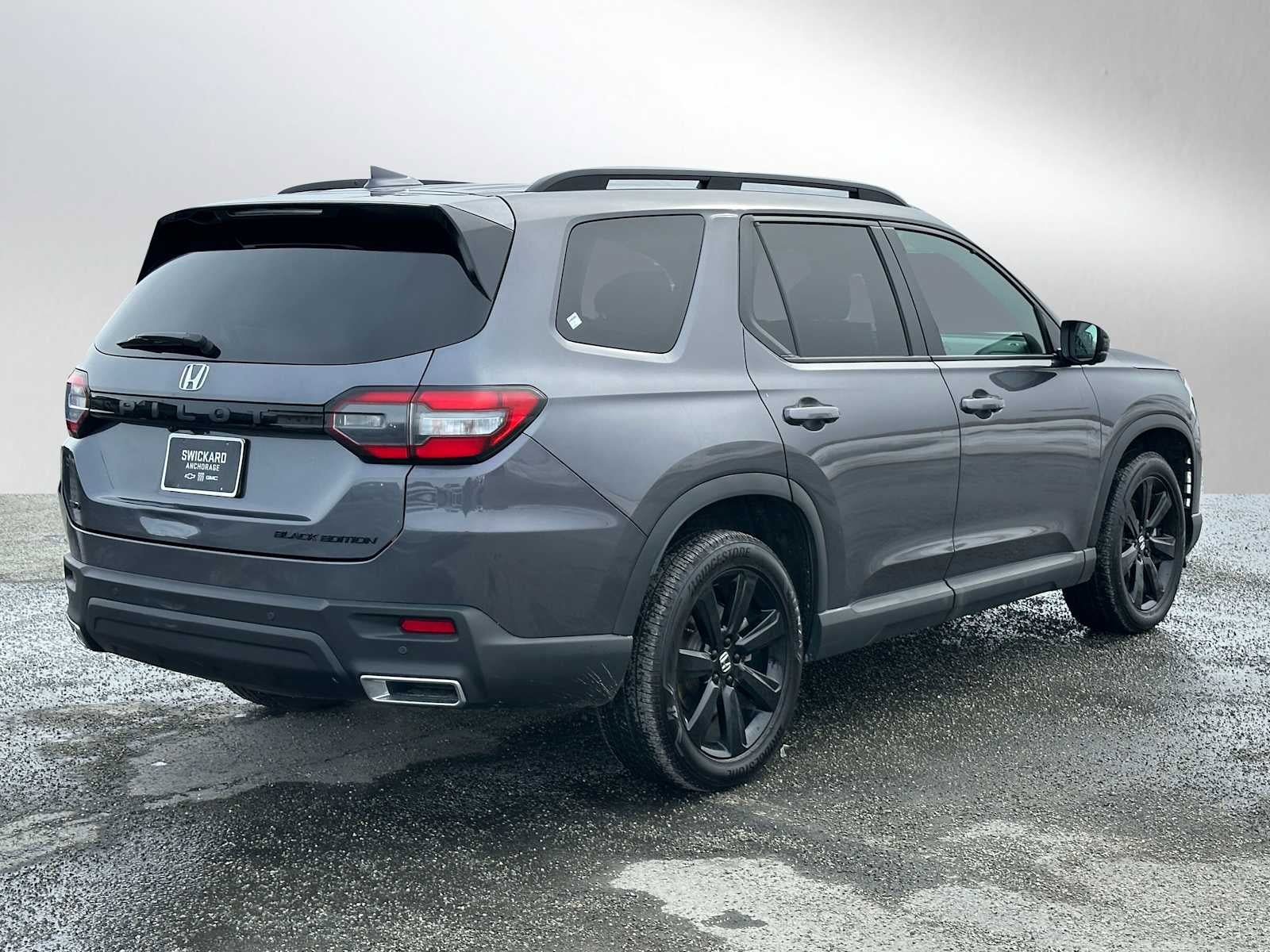 Used 2025 Honda Pilot Black Edition image 3