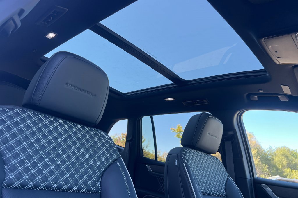 New 2026 GMC Acadia Denali w/ Super Cruise Package image 15