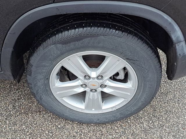 Used 2020 Chevrolet Trax LT w/ Sun & Sound Package image 28