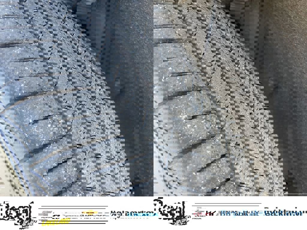 Used 2023 Toyota Sienna Limited image 37