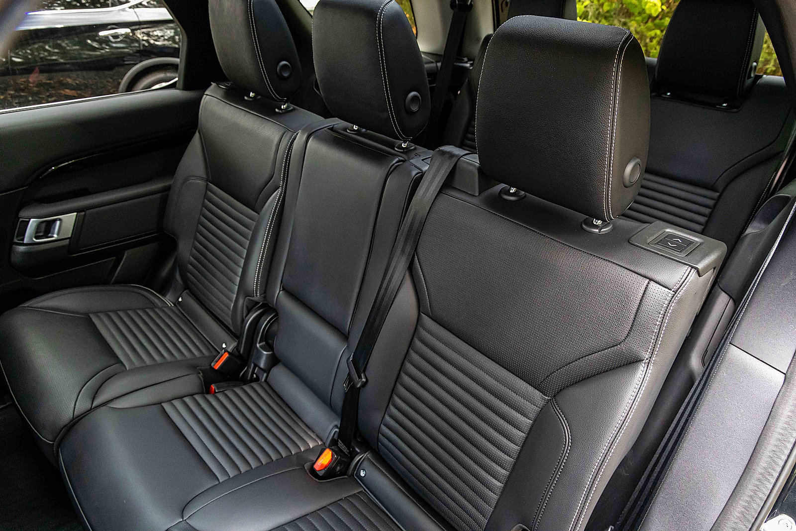 Used 2024 Land Rover Discovery S image 22