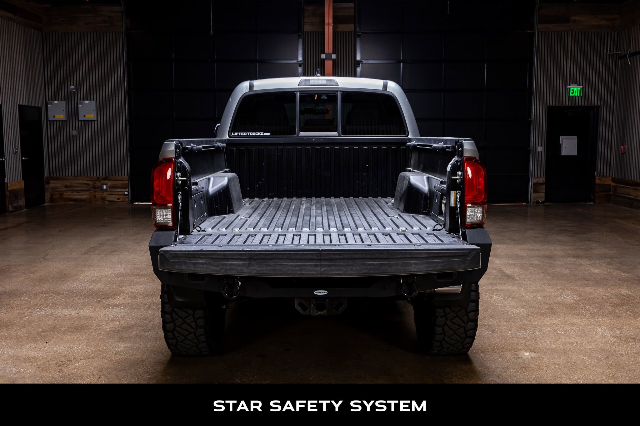 Used 2016 Toyota Tacoma TRD Sport image 8