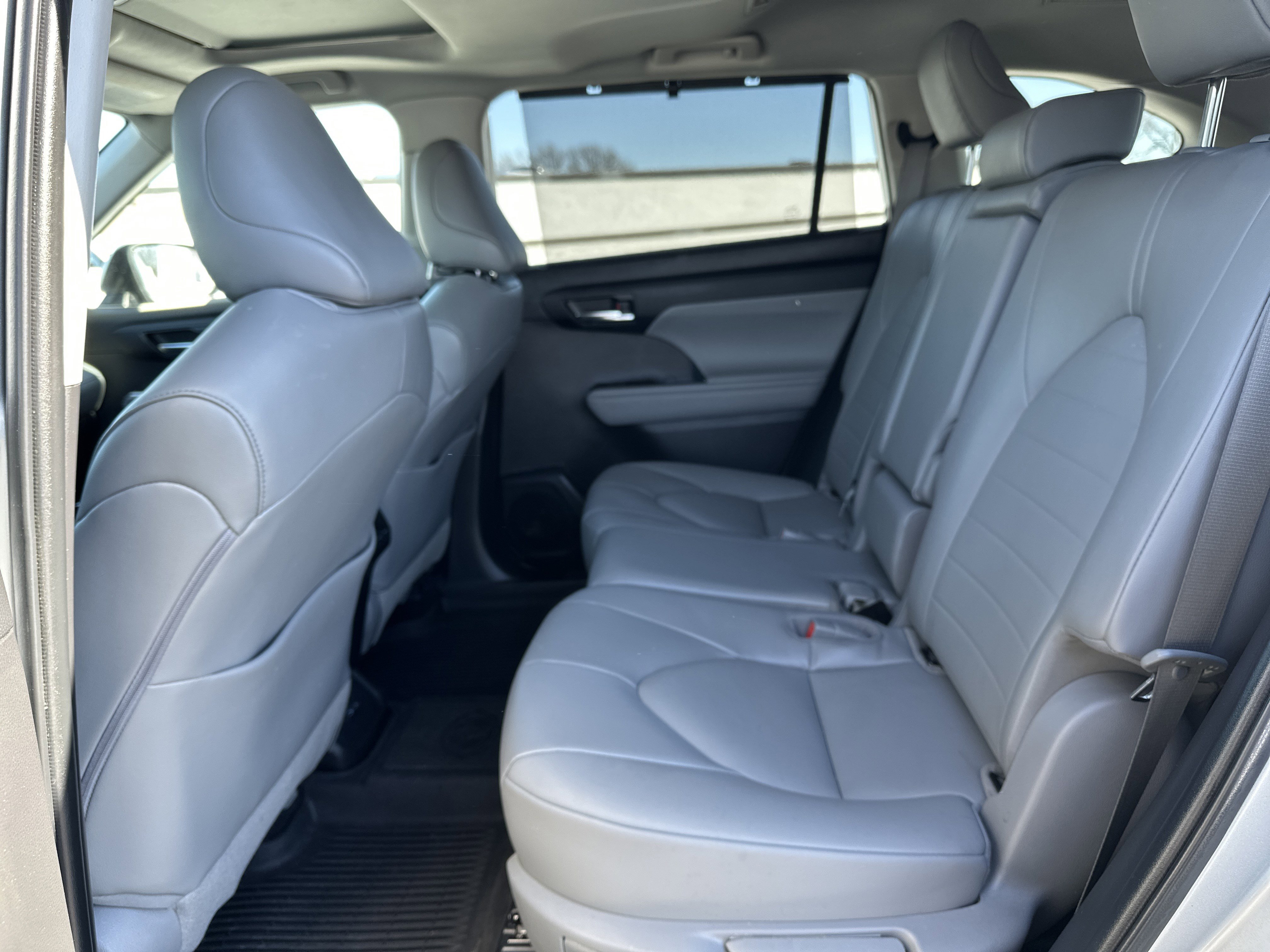 Used 2022 Toyota Highlander XLE image 36