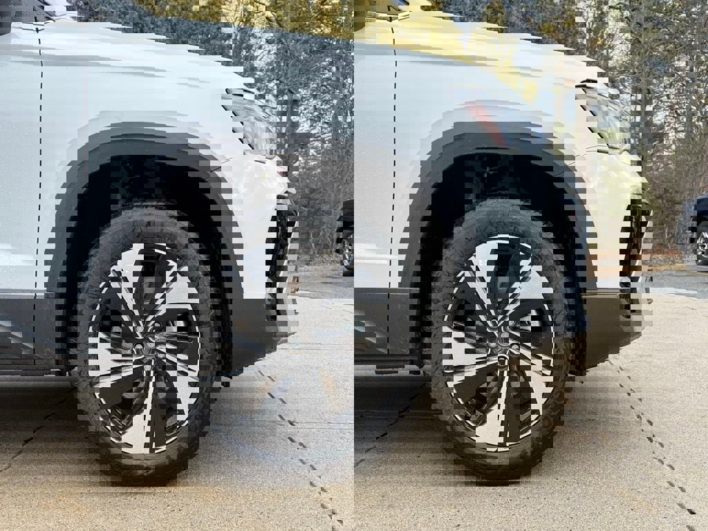 New 2026 Volkswagen Taos SE image 8