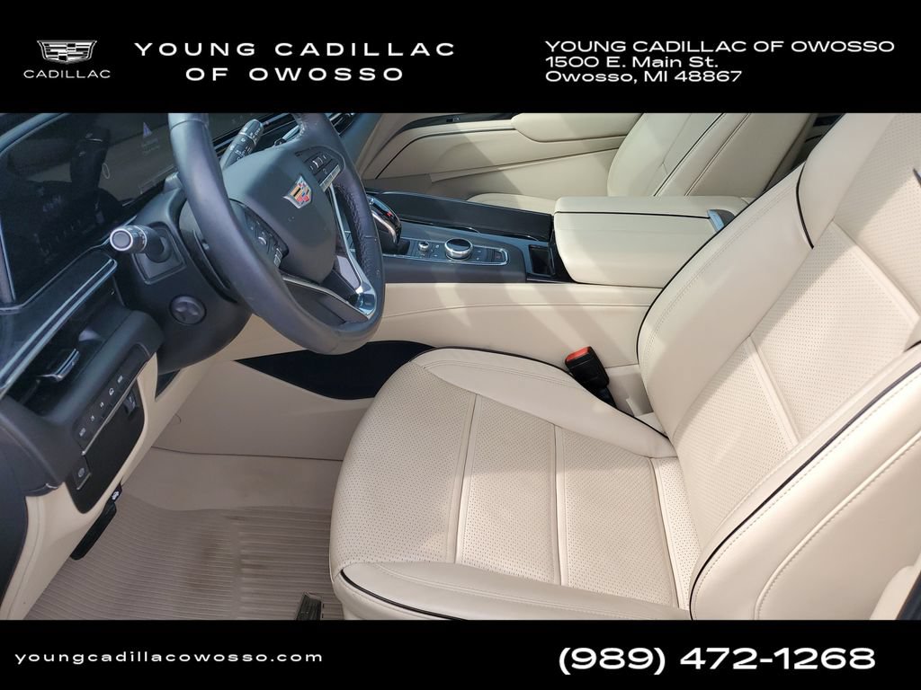 Used 2024 Cadillac Escalade Premium Luxury AWD/4WD image 8