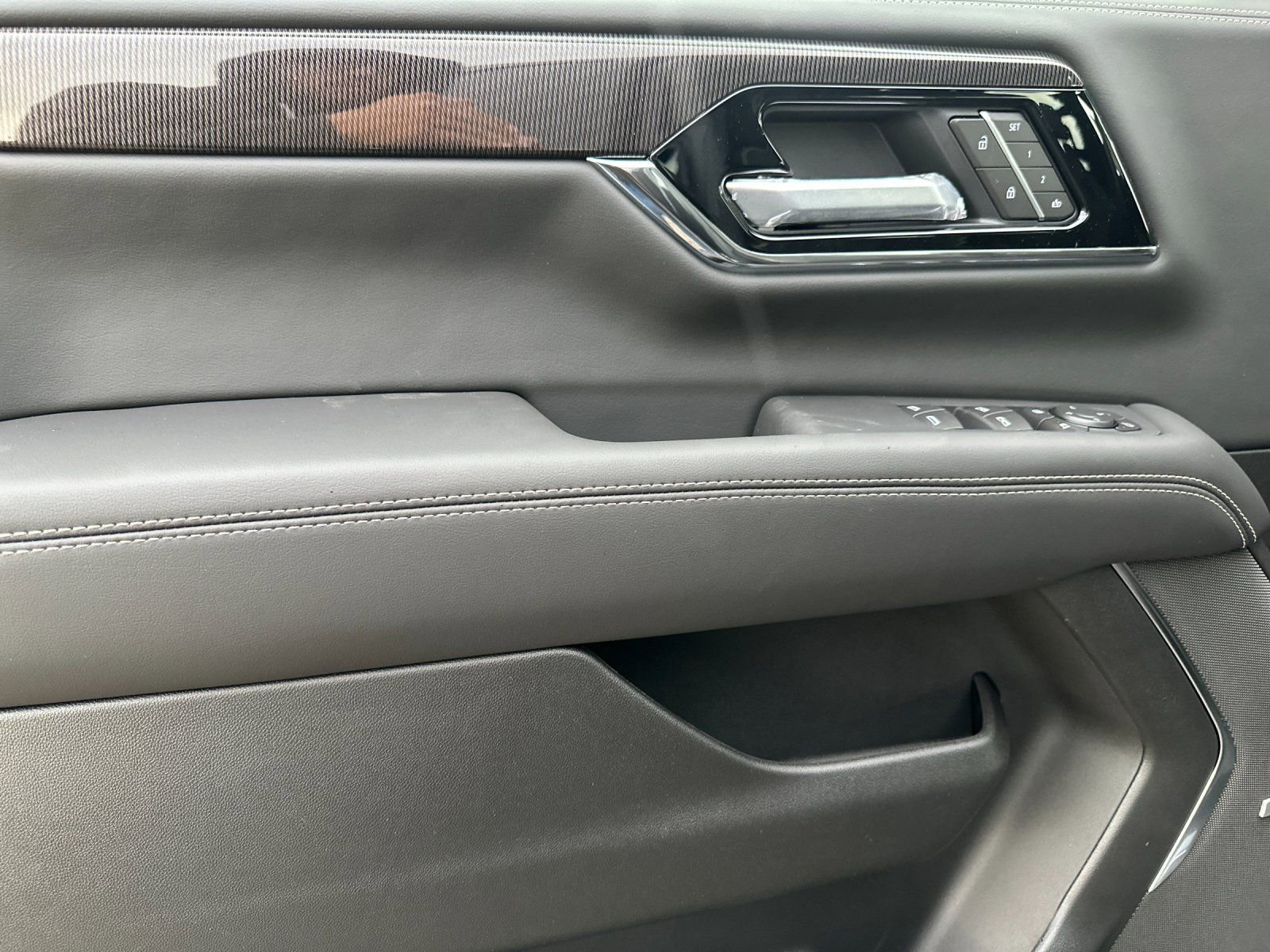 New 2026 GMC Yukon XL Elevation w/ Elevation Premium Package AWD/4WD image 11