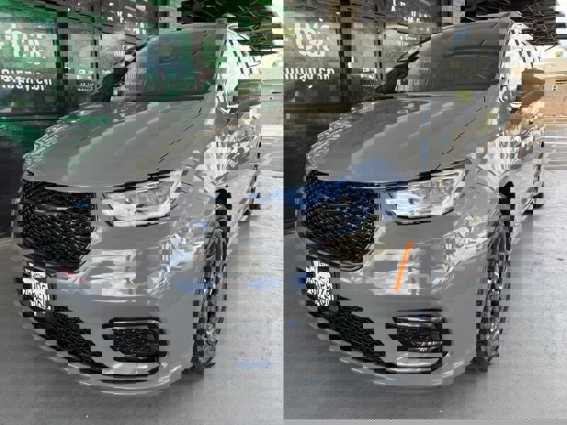 Used 2021 Chrysler Pacifica Limited w/ S Appearance Package image 3