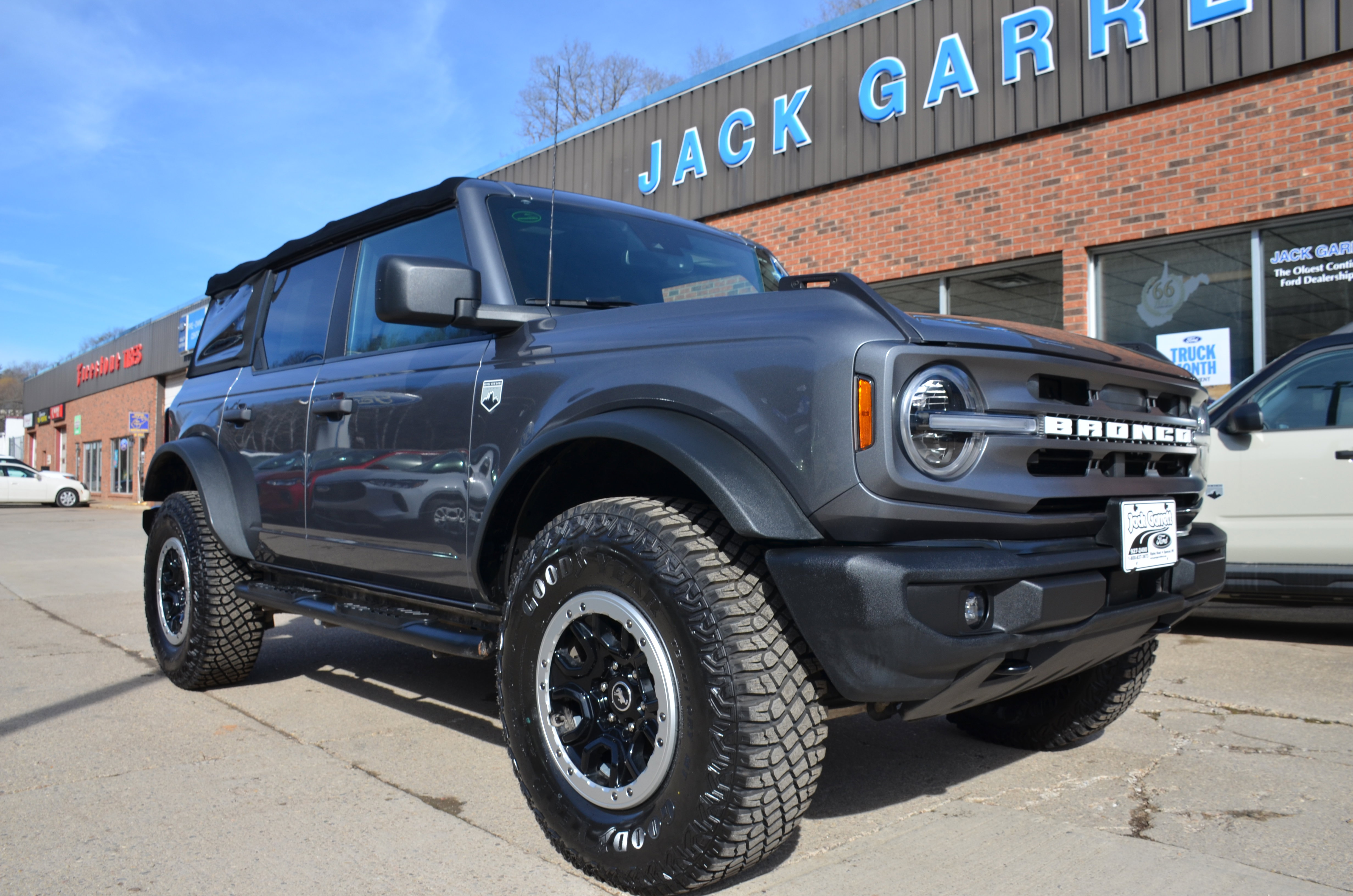 Used 2022 Ford Bronco Big Bend w/ Sasquatch Package image 3