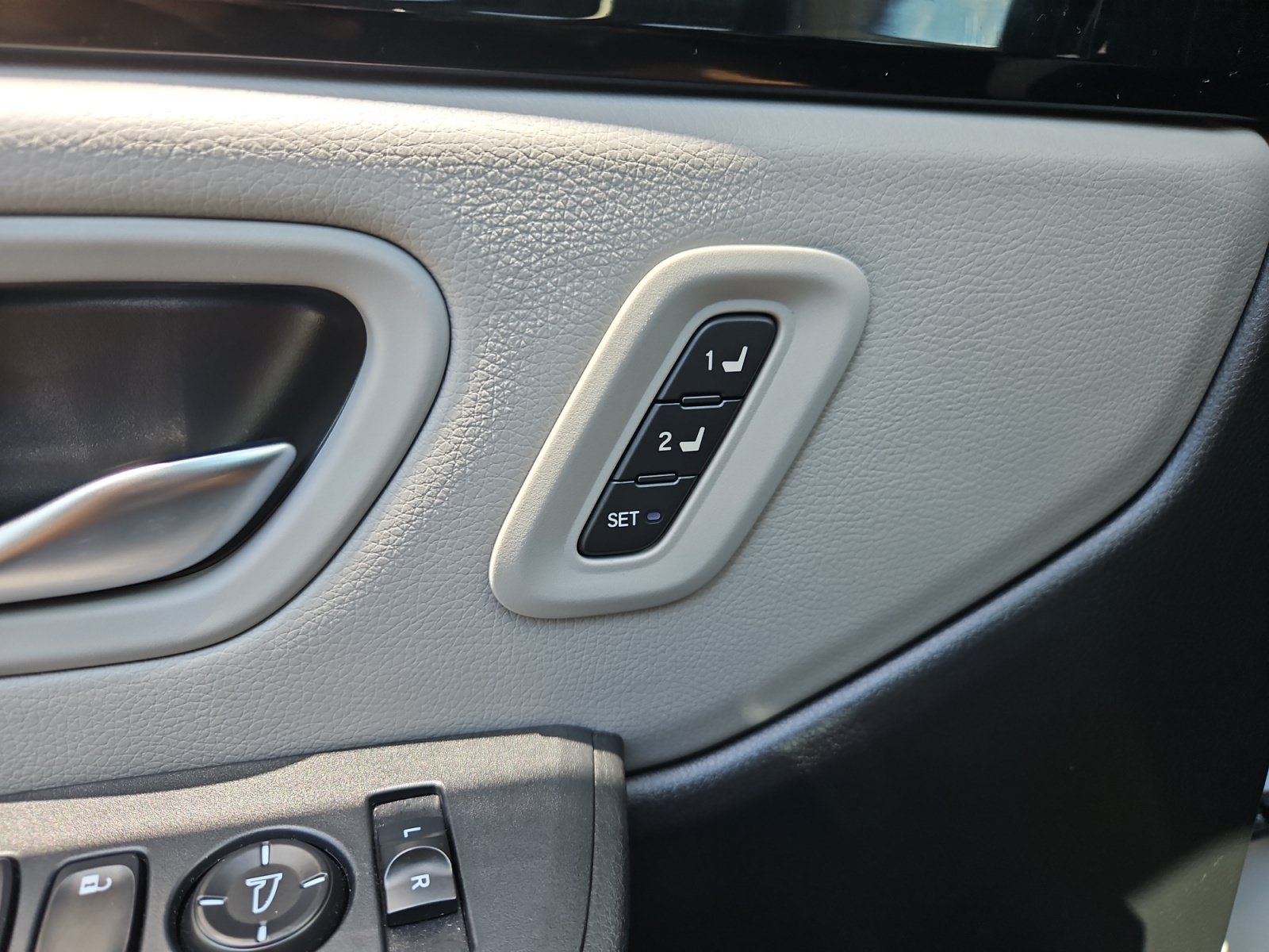 Used 2024 Honda Pilot Touring image 8