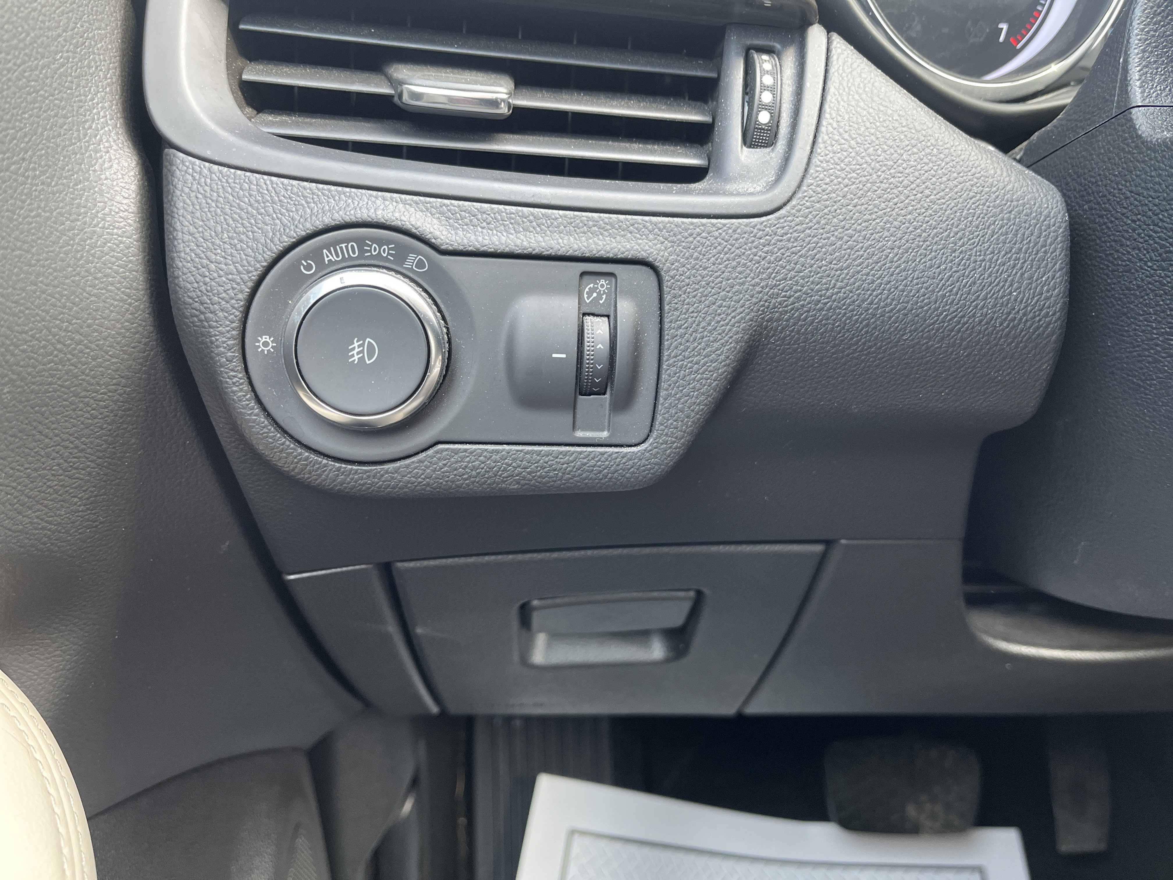 Used 2020 Buick Envision Preferred image 22