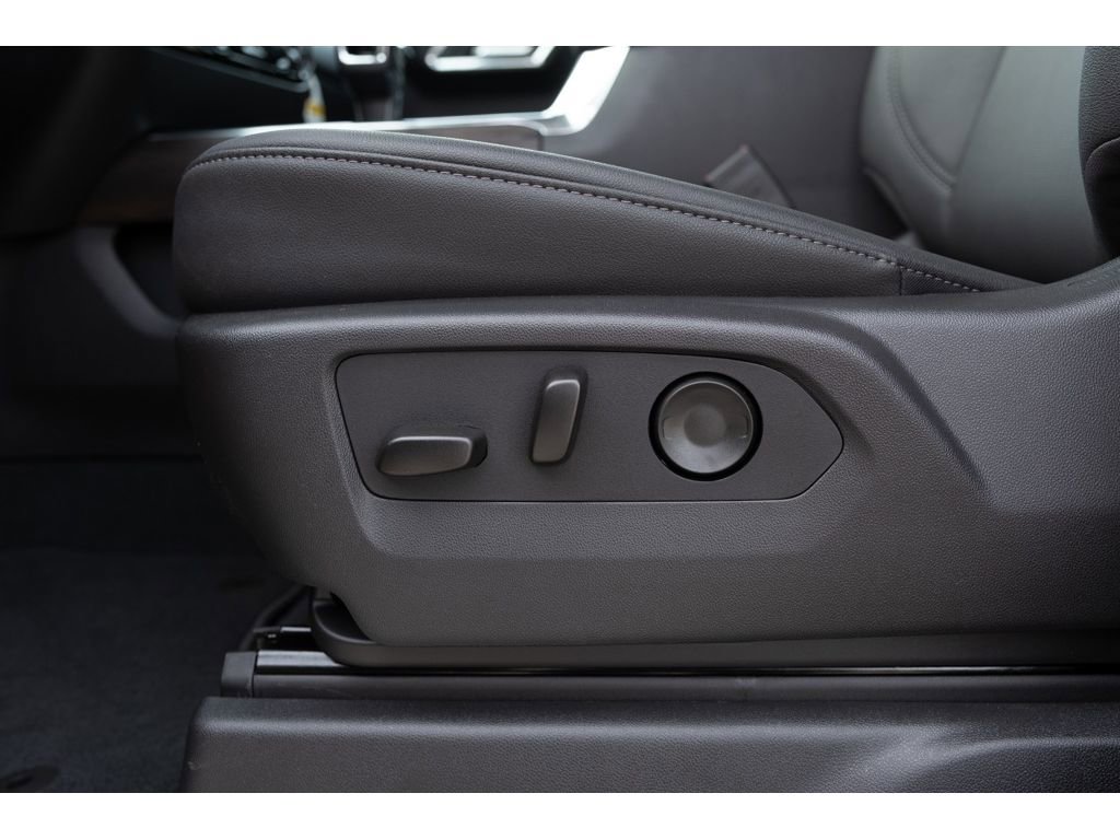 New 2026 GMC Sierra 1500 SLT image 15