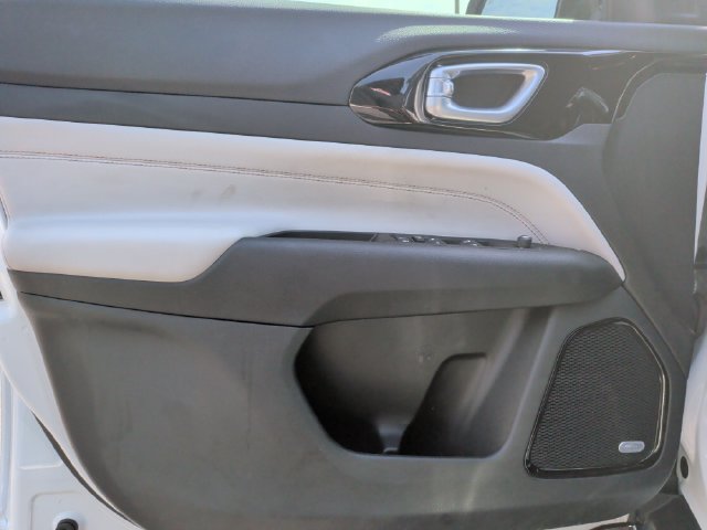 Used 2023 Jeep Compass Limited w/ Sun and Sound Group AWD/4WD image 9