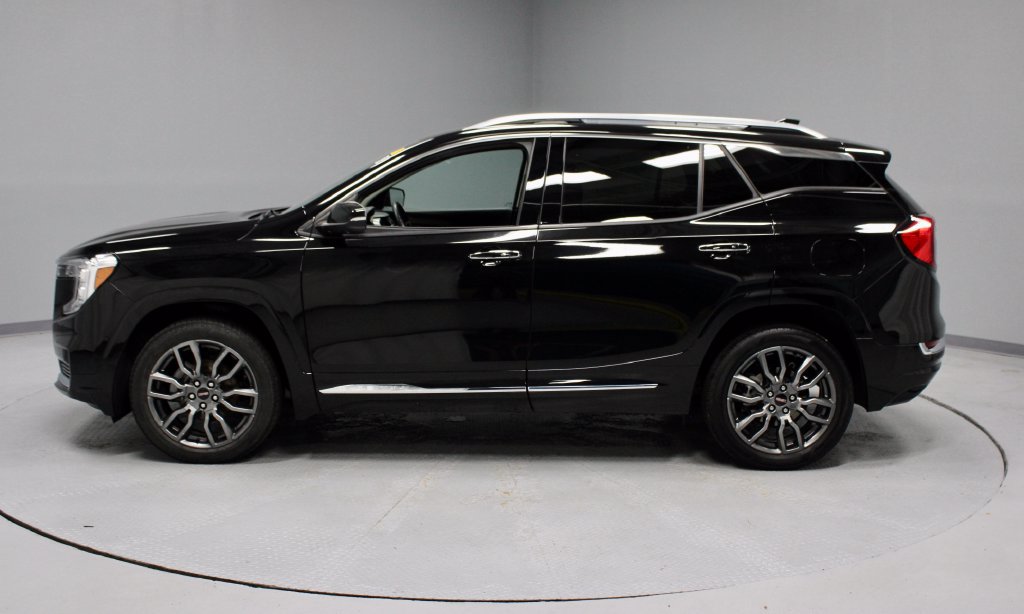 Used 2024 GMC Terrain Denali w/ Black Diamond Edition AWD/4WD image 8