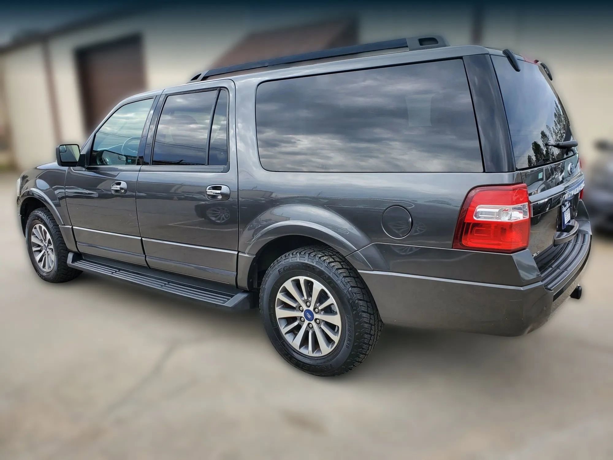 Used 2017 Ford Expedition EL XLT image 6