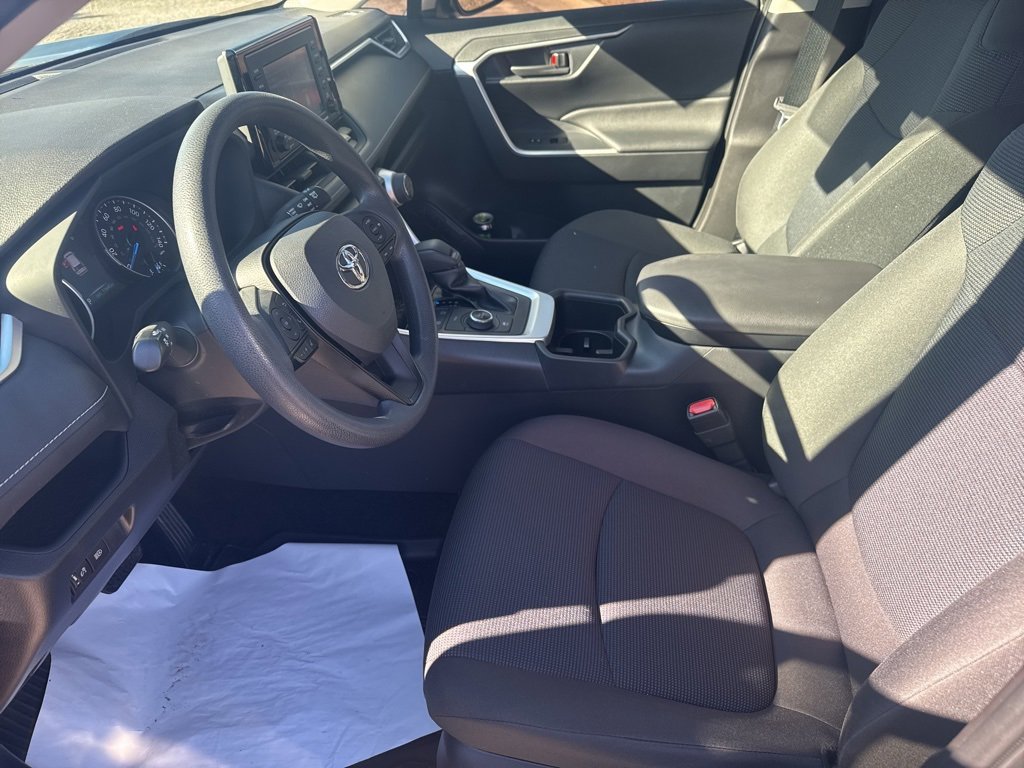 Used 2022 Toyota RAV4 LE image 11