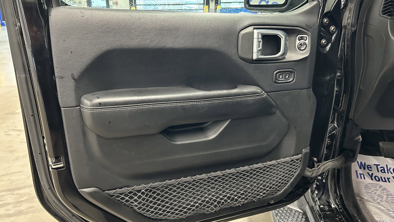 Used 2018 Jeep Wrangler Unlimited Sahara AWD/4WD image 11