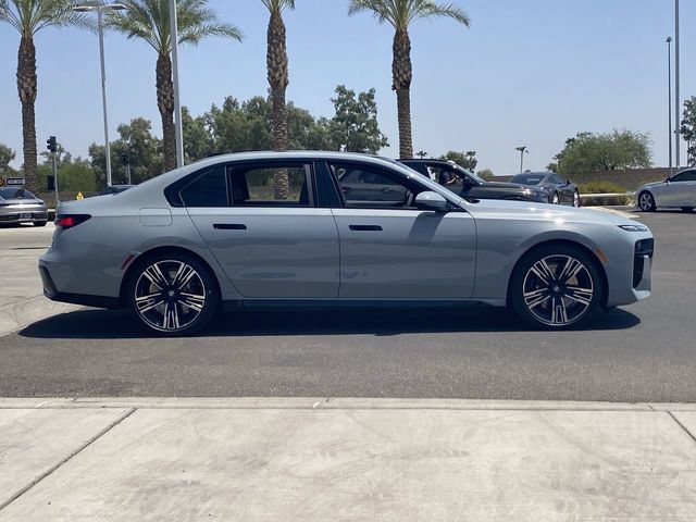 Used 2025 BMW 740i w/ Premium Package RWD image 5