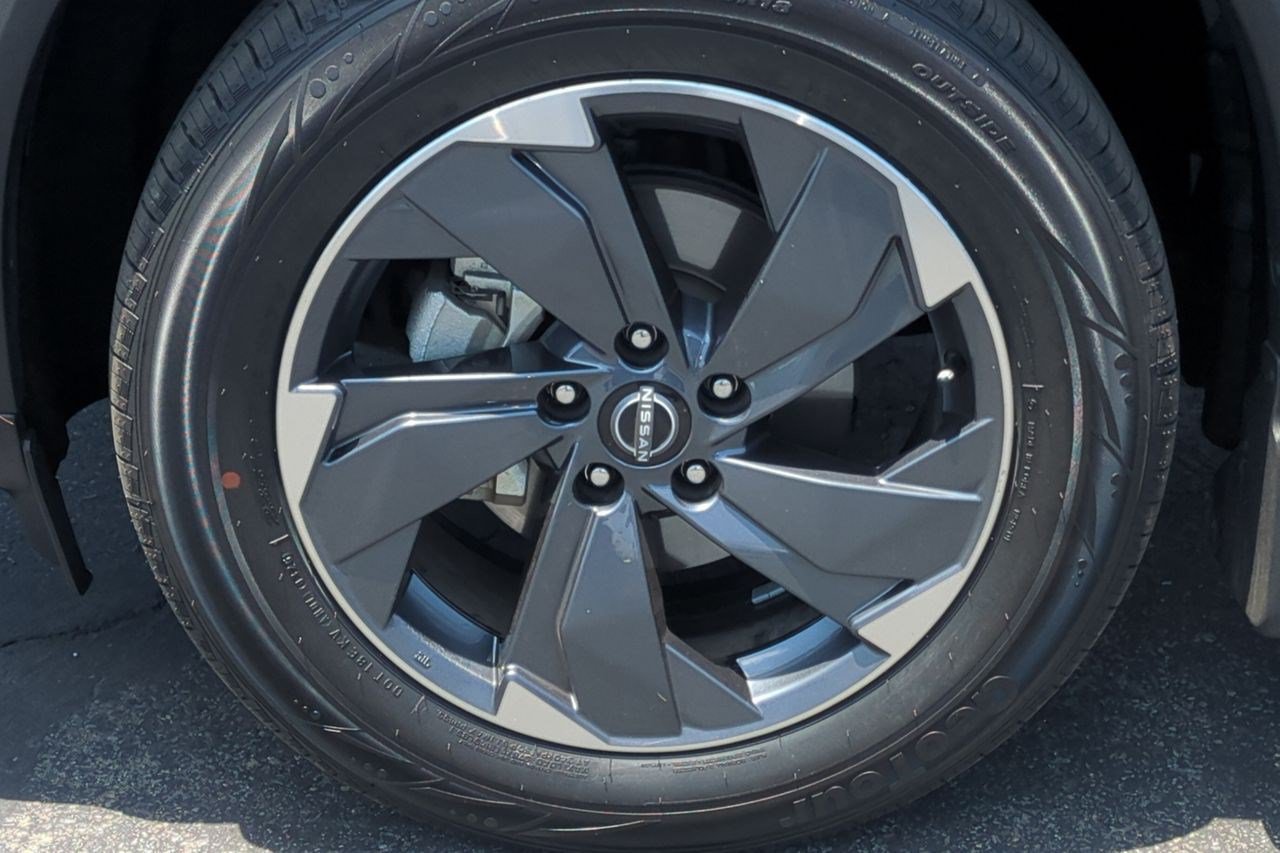 Certified 2025 Nissan Rogue SV w/ SV Premium Package FWD image 27