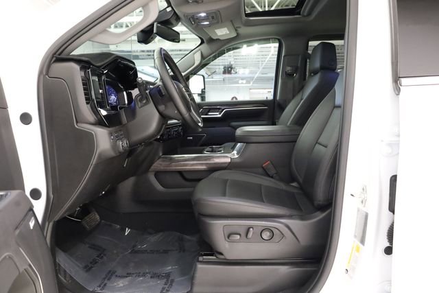 Used 2025 Chevrolet Silverado 3500 LTZ w/ LTZ Convenience Package image 12